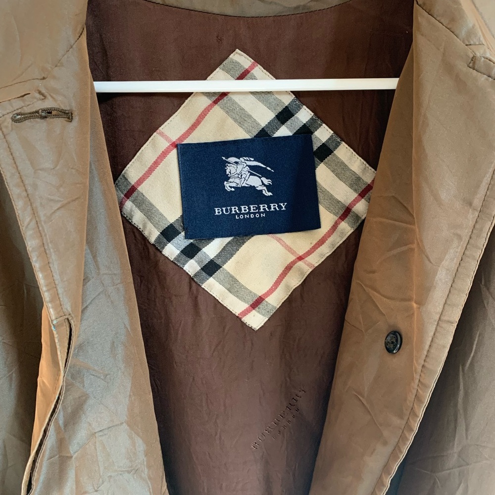 Burberry Light Weight Coat - Picture 5 of 7